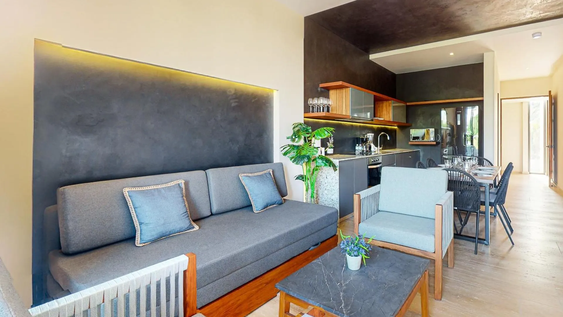 Ceren Luxury Apartments # 203A Playa del Carmen México